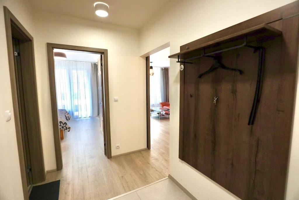 Modern Apartment • Garden • Near The City Center Praga Esterno foto