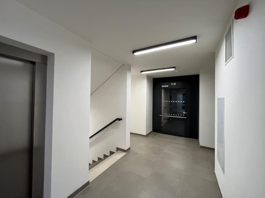 Modern Apartment • Garden • Near The City Center Praga Esterno foto